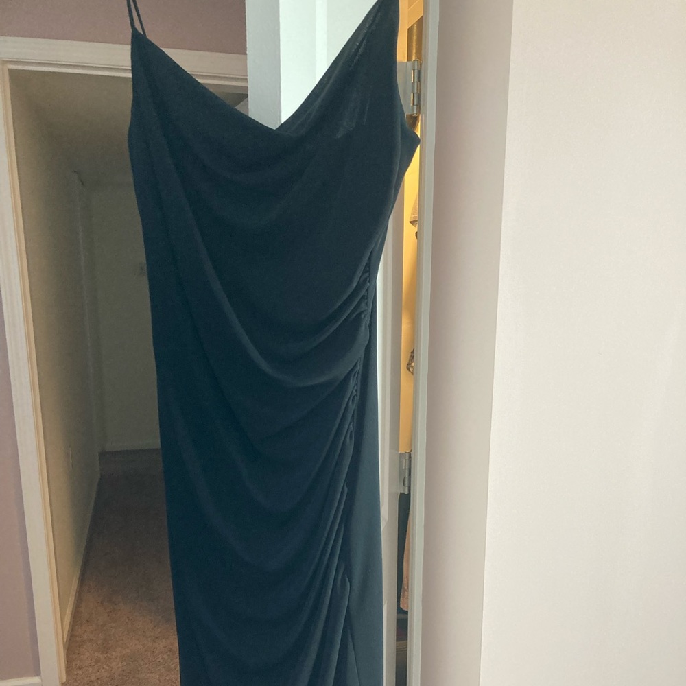 David Meister, black cocktail dress, women’s size 8. So cute & sexy!
